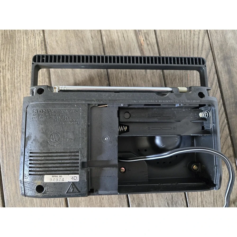 Vintage Sony FM/AM 2 BAND Radio ICF-24 Portable 4 AA Batteries/Power Cord-WORKS